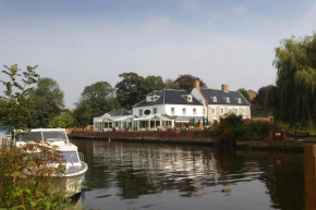 Отель Waveney House Hotel  Беккльз